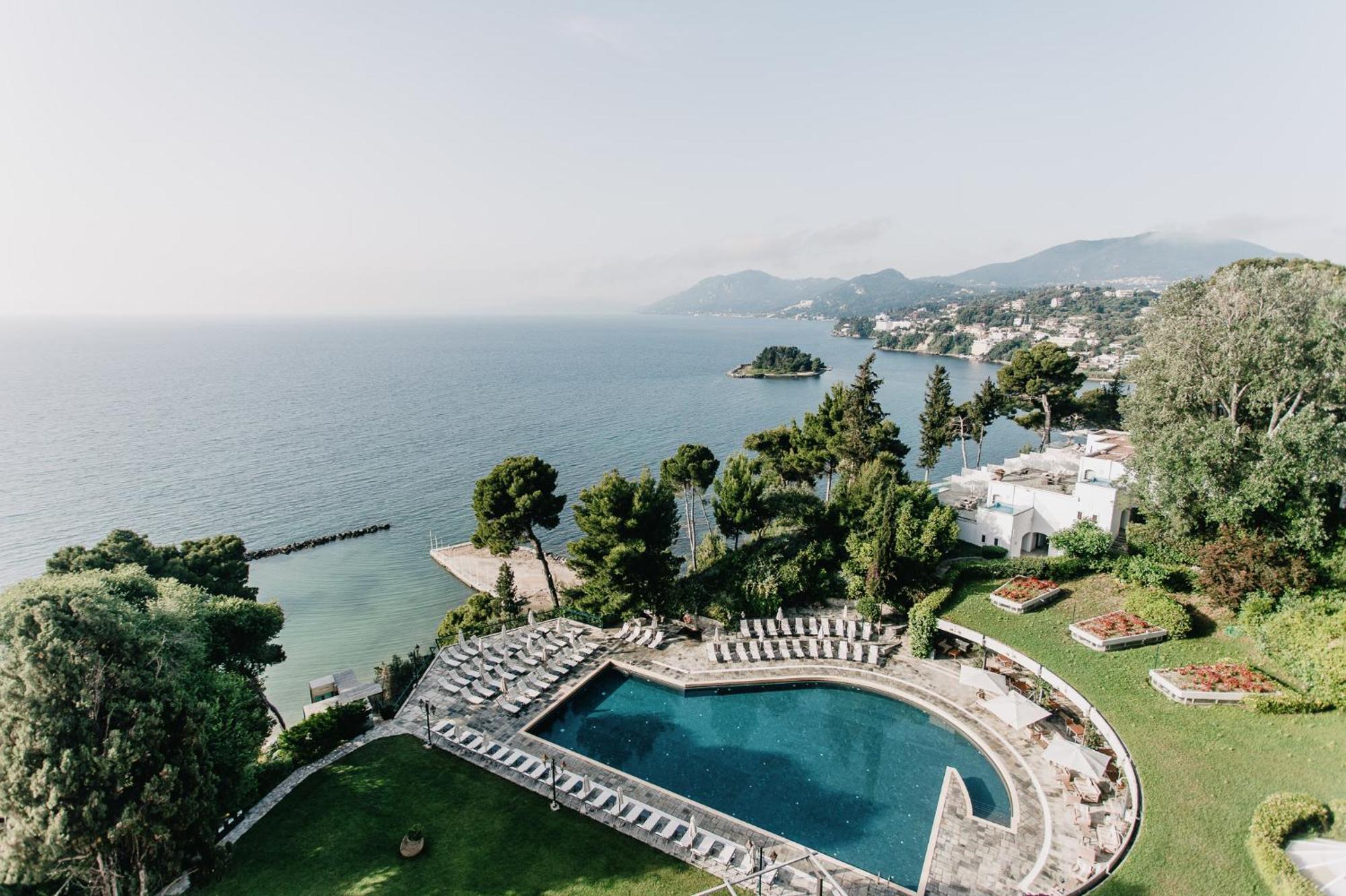 科孚宫酒店 帕拉马 外观 照片 The swimming pool at the Hotel du Cap-Eden-Roc
