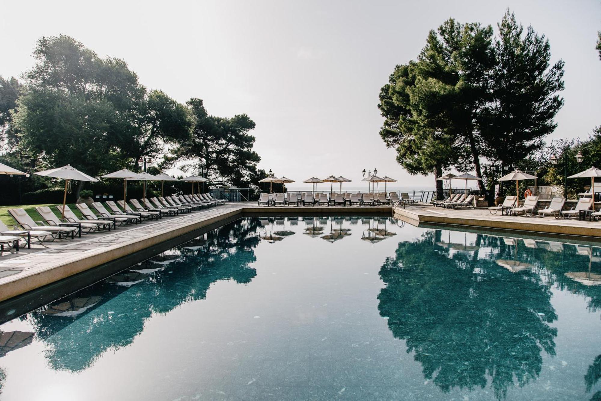 科孚宫酒店 帕拉马 外观 照片 The pool at the Hotel de la Villa d'Alcôte