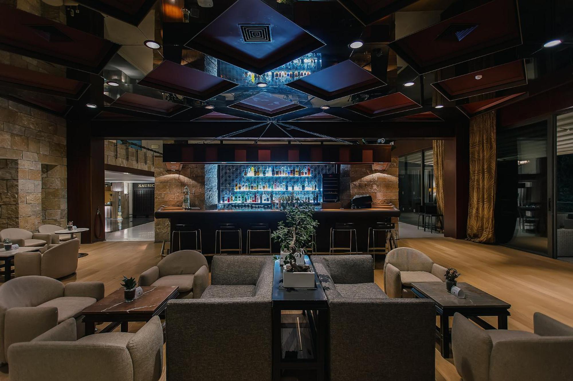 科孚宫酒店 帕拉马 外观 照片 The bar at the 101 lounge