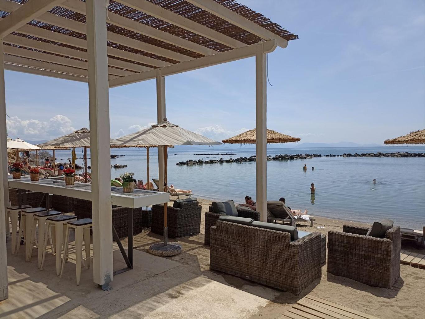 科孚宫酒店 帕拉马 外观 照片 Beach bar in Crete