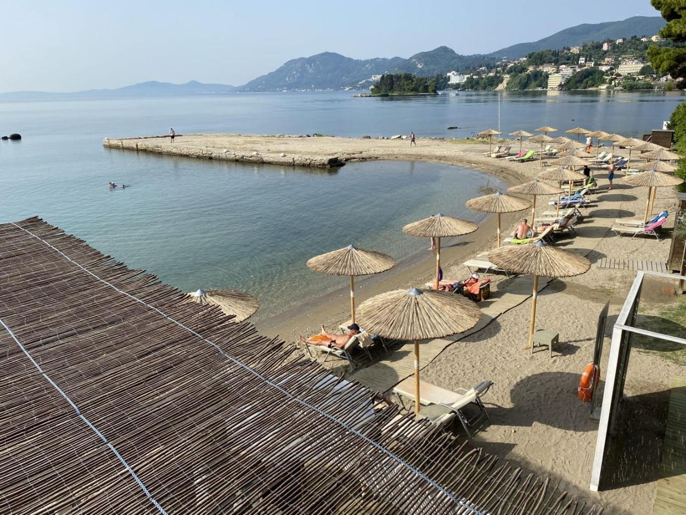科孚宫酒店 帕拉马 外观 照片 The beach of Agia Marina